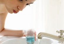 Pruebas de laboratorio de Colgate® muestran que la crema dental y el enjuague bucal neutralizan 99.9% del virus que causa COVID-19