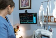 Estudio muestra que el COVID deja síntomas en pacientes durante meses: Aplicación permite realizar rehabilitación a distancia