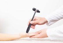 La complicada enfermedad que provoca contracciones musculares y espasmos