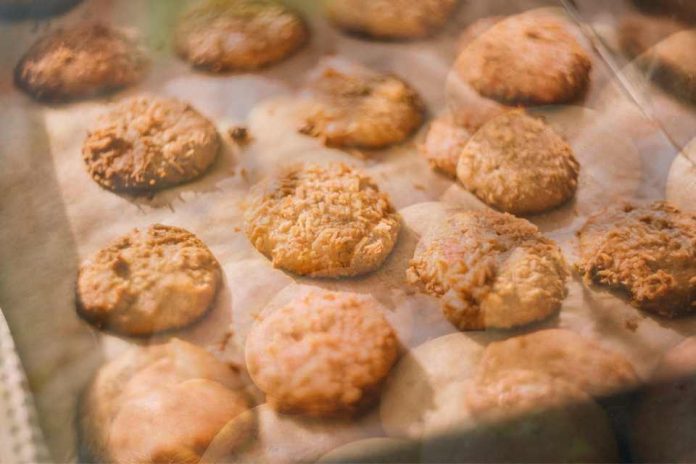 Estudiantes de Nutrición y Dietética UC desarrollan galleta con incorporación de cáscara de papa para aumentar su contenido de fibra dietética.