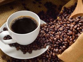 La cafeína del té y café podría reducir el riesgo de demencia