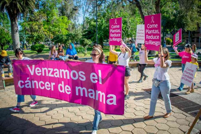 Los hábitos saludables disminuyen y hasta pueden prevenir el riesgo de cáncer de mama. Venzamos el cáncer de mama PCRM