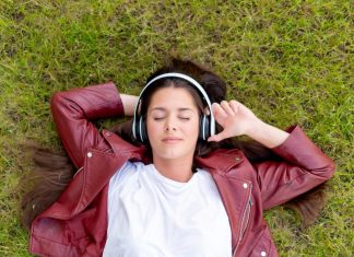 Música a todo volumen: el riesgo auditivo que amenaza a millones de jóvenes en el mundo