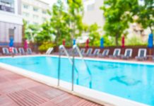 Piscina y oídos: lo que debe saber para prevenir inconvenientes