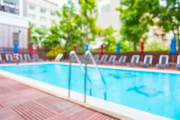 Piscina y oídos: lo que debe saber para prevenir inconvenientes