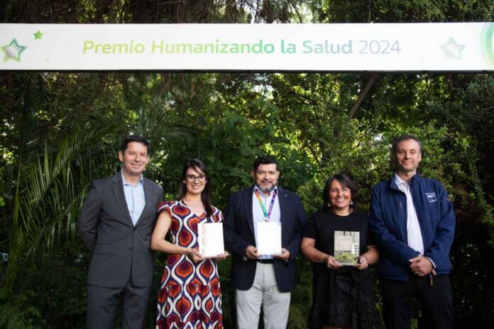 Premio Humanizando la Salud entrega $30 millones a proyectos de organizaciones sociales