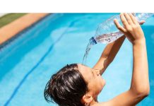 Ola de calor en Santiago: Conoce los consejos de los nutricionistas para mantener tu cuerpo hidratado (más allá del agua)