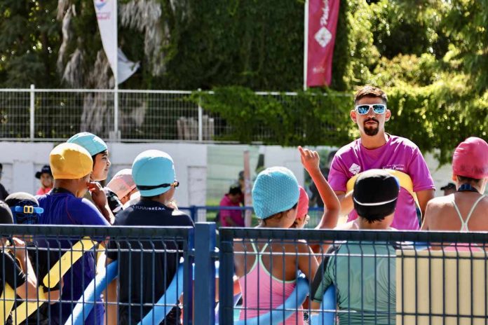 Autoridades de Salud refuerzan medidas de seguridad e higiene en fiscalización de piscina municipal de Pudahuel