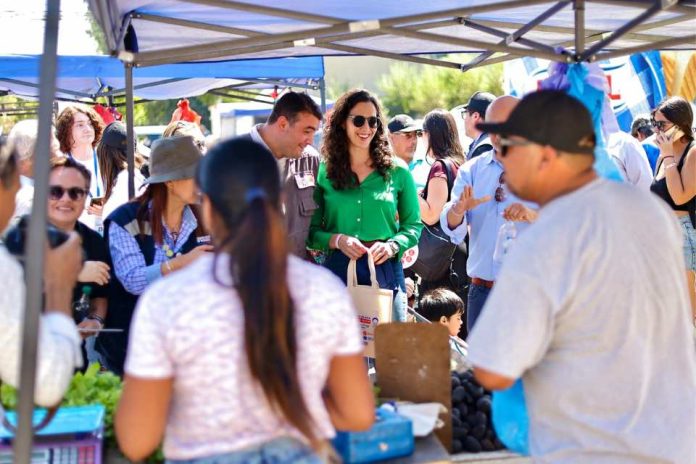 Ministra (s) de Salud entrega recomendaciones sanitarias en feria libre de Rancagua