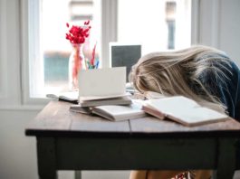 Políglota implementa el "Día de Aterrizaje" para mejorar la productividad y reducir el estrés post-vacaciones
