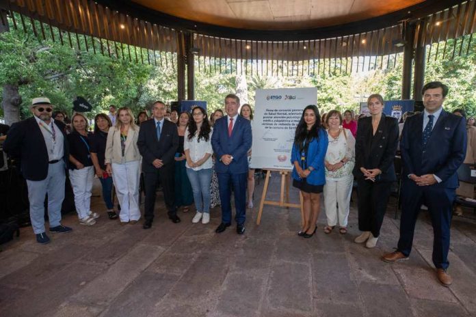 “Bienestar Mujer”: Municipalidad de Santiago y Bci Seguros lanzan pionero programa de salud mental para mujeres víctimas de violencia de género