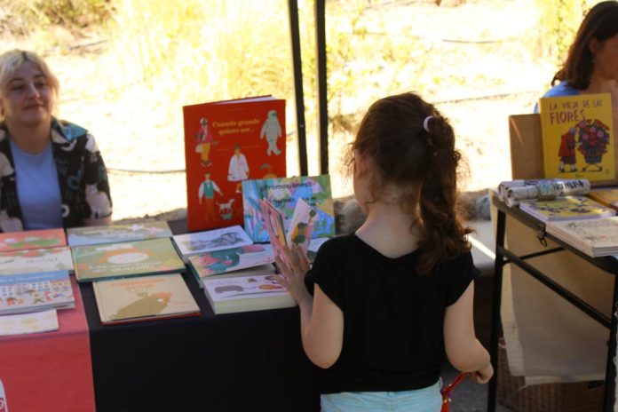 LA FERIA DEL LIBRO INFANTIL Y JUVENIL SANTIAGO EN 100 PALABRAS VUELVE PARA DESPEDIR EL VERANO