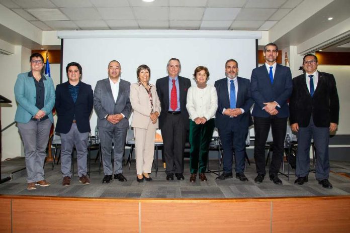 Autoridades y expertos en salud pública reflexionan en UDLA sobre atención primaria