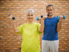 Consejos para mantener activas a las personas mayores en otoño
