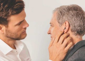 Expertos explican los beneficios de usar dos audífonos para combatir la pérdida auditiva
