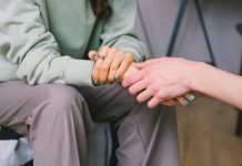 Menos estrés, más salud emocional ¿qué pueden hacer las empresas para promover un entorno saludable y seguro