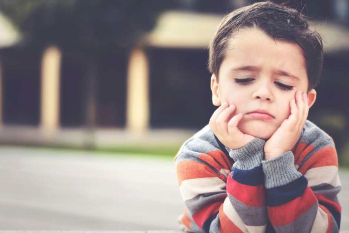Cómo enfrentan la ansiedad, estrés y depresión los niños y adolescentes con problemas de crecimiento
