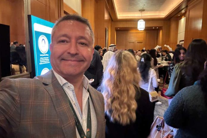 Dr. Pradenas, único latinaomericano en el Congreso Mundial de Células Madre en Dubái
