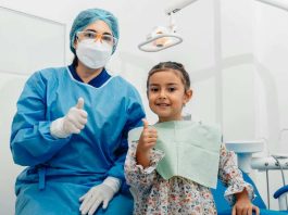 El rol clave de los padres en la formación de hábitos de higiene: El 70% de los niños menores de seis años tiene caries en Chile
