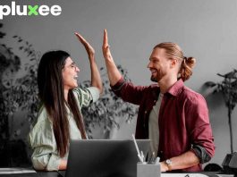 Estudio de Pluxee revela preocupante alza del estrés y caída en satisfacción personal en trabajadores chilenos