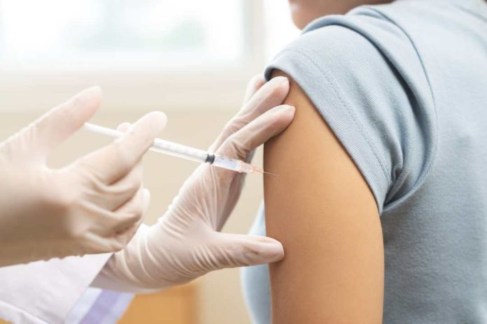Hacen llamado urgente a vacunarse ante alza de virus respiratorios “La vacuna es gratuita y está disponible en todo el país”