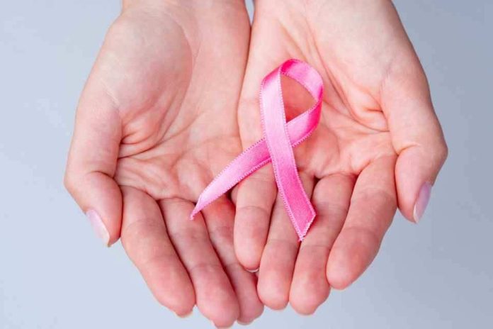 Más de mil mujeres con cáncer de mama quedan sin tratamiento tras decisión del MINSAL: Organizaciones presentaron recurso de protección