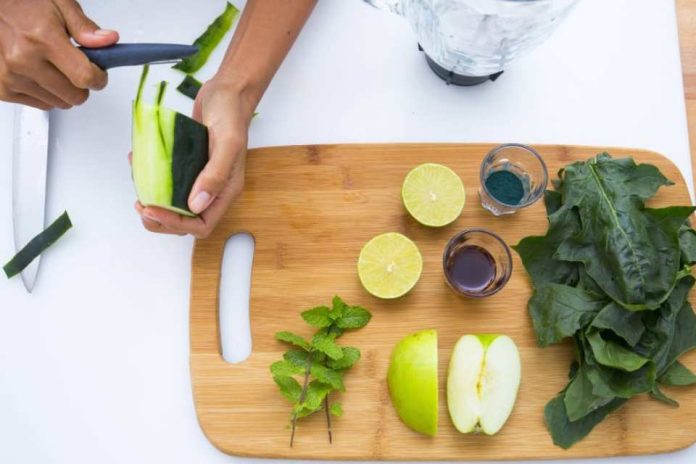 Su cocina: Comida, conversación y lesiones en las manos