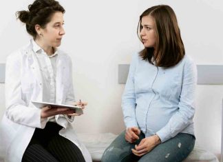 Velar por quienes cuidan: La salud de las madres como pilar del bienestar familiar