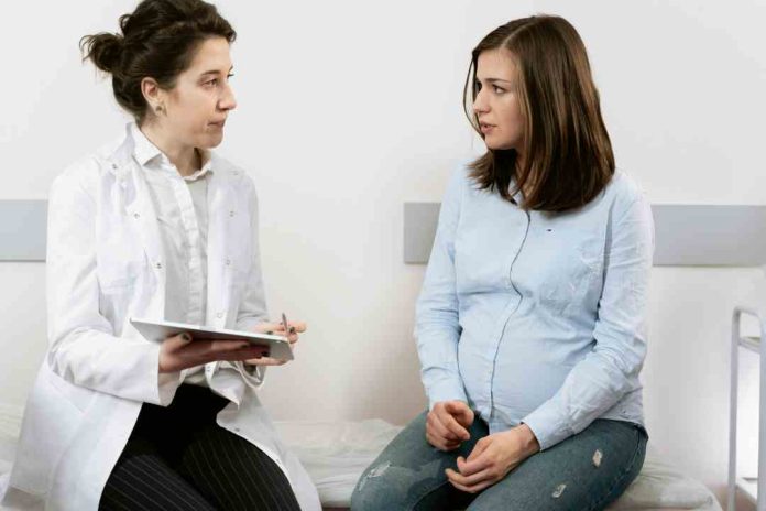Velar por quienes cuidan: La salud de las madres como pilar del bienestar familiar