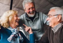 Tecnología al servicio de los adultos mayores: experiencias globales y una solución chilena con impacto regional