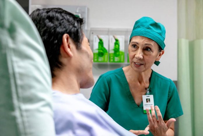 30% de las infecciones hospitalarias en Chile se originan en cirugías: nuevas terapias buscan acortar la recuperación y disminuir complicaciones