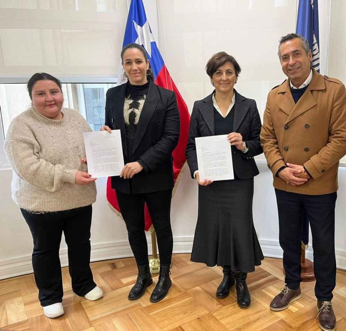 Agrupación de pacientes FELCH se reúne con la Ministra de Salud y recibe apoyo parlamentario para solicitar acceso a tratamientos