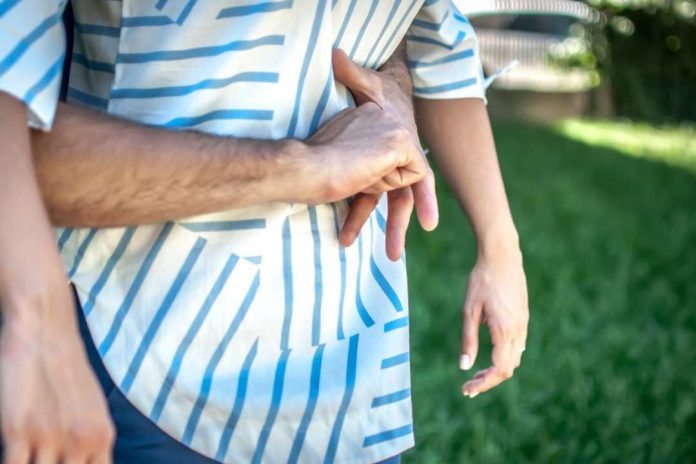Experto UCSC entrega guía para aplicar maniobra Heimlich tras emergencia de influencer penquista