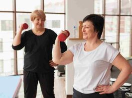 Experto aconseja que ejercicio deben hacer las mujeres que están pasando por la menopausia