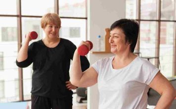 Experto aconseja que ejercicio deben hacer las mujeres que están pasando por la menopausia
