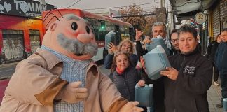 Ante alza de precios: Dr. Simi regala 2.000 litros de parafina y beneficia a 400 familias de la capital