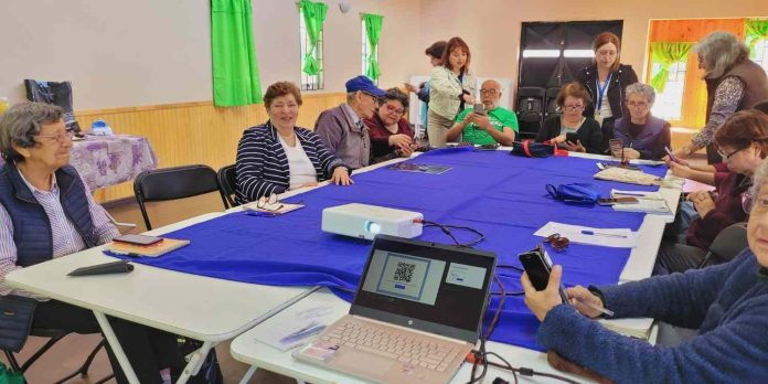 Gracias al apoyo de GesNova Salud se logra integrar al sistema público con innovadora App desarrollada por científicos de la U. de Concepción, mejorando la adherencia al tratamiento de personas mayores