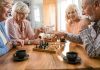 Juegos de mesa en adultos mayores, una forma lúdica de cuidar la mente y el corazón