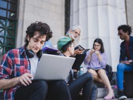 Universitarios colombianos muestran mayor resiliencia, bienestar psicológico y satisfacción familiar que los chilenos