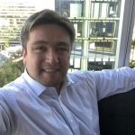 Entre ternura y agotamiento: la verdad incómoda sobre el cuidado en Chile que ningún candidato presidencial quiere enfrentar