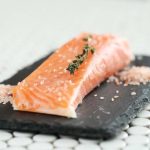Alimentos que cuidan tu cerebro: por qué el salmón es un aliado clave