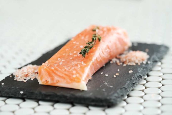 Alimentos que cuidan tu cerebro: por qué el salmón es un aliado clave