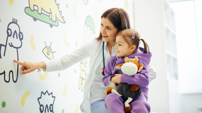 Dormir bien también ayuda a crecer: consejos de una endocrinóloga pediátrica para el desarrollo de niñas y niños