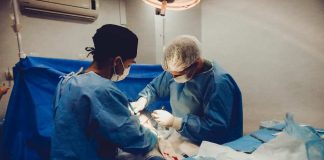 Falta de insumos médicos paraliza pabellones y cirugías: expertos alertan sobre crisis por “stockouts” en la salud pública