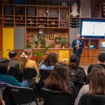 Fundación Mustakis impulsa jornada de bienestar emocional junto al Dr. Simón Guendelman