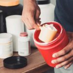 Proteína en polvo: Nutricionista explica 3 cosas en las que debes fijarte antes de comprar