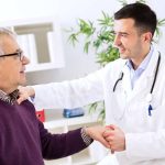 Salud en personas mayores: Accidentes y enfermedades crónicas son las principales preocupaciones