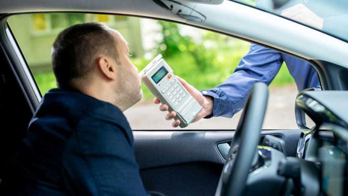 Conducción bajo sustancias: ¿qué sanciones enfrentan los conductores del transporte público?