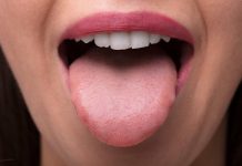 ¿Sabes realmente cómo limpiar tu lengua Especialista entrega indicaciones para una correcta higiene