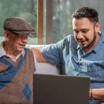 3 de cada 4 chilenos ayuda económicamente a un familiar adulto mayor